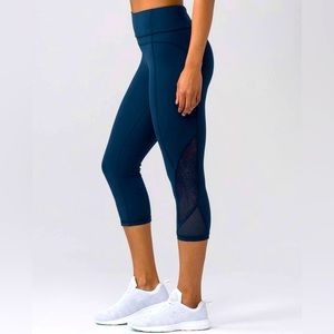 Lululemon Twist & Train Crop (19")
Jaded 8 BNWT